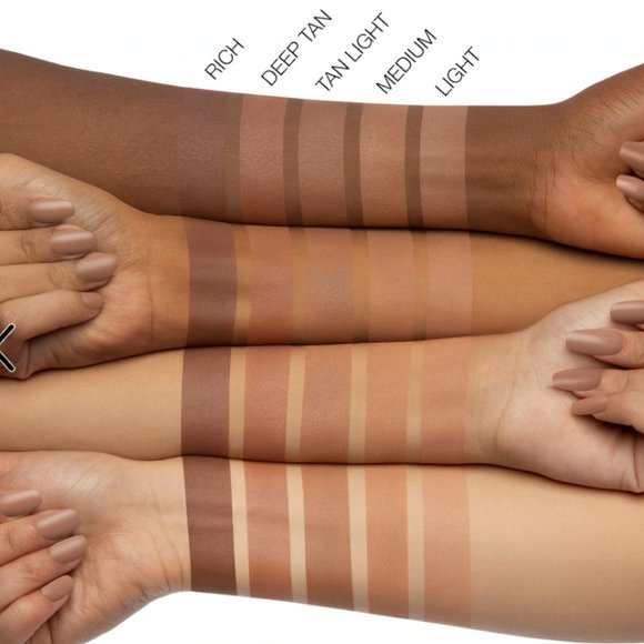 HUDA BEAUTY GLOWISH SOFT VEGAN RADIANCE BRONZING POWDER "01 LIGHT" - Picture 2 of 2